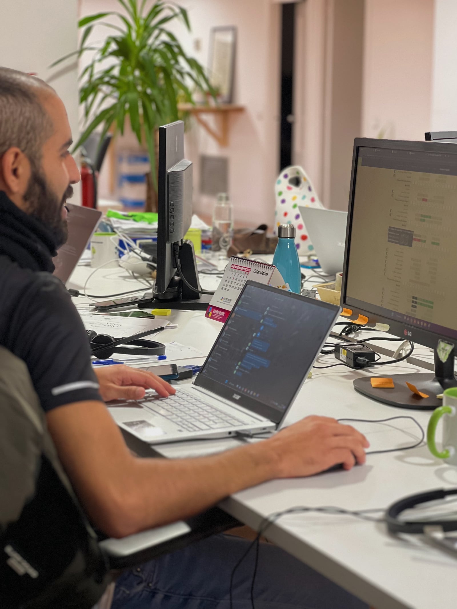Working at LIVINK with a day pass